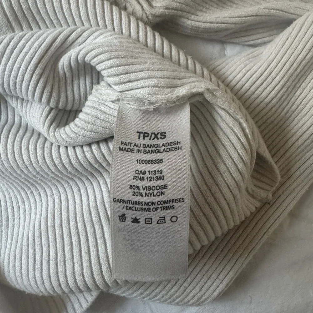 Ribbed White Long Sleeve Crop Top - Picture 5 of 5